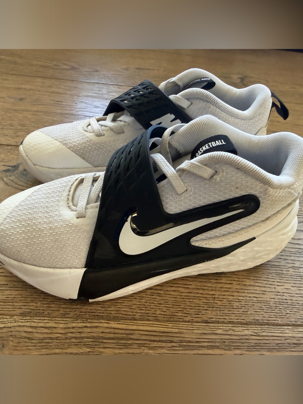 Nike Men’s White and Black Basketball Training Shoes